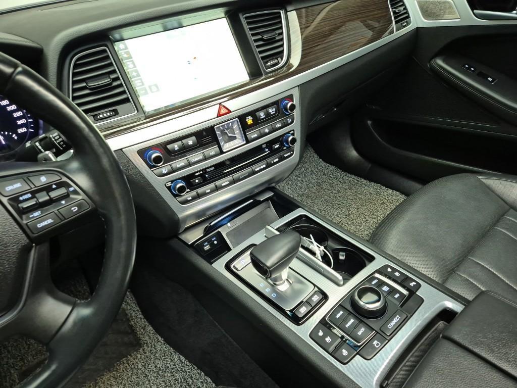 Genesis G80 - Vista 10