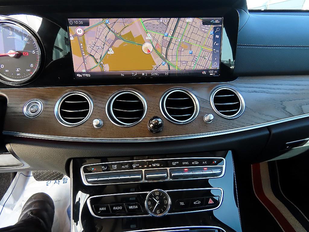 Mercedes Benz E class - Vista 12