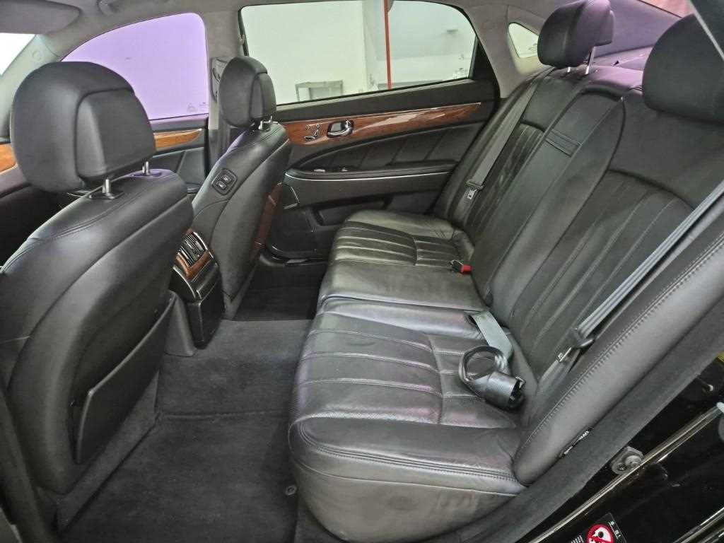 HYUNDAI Equus - Vista 12