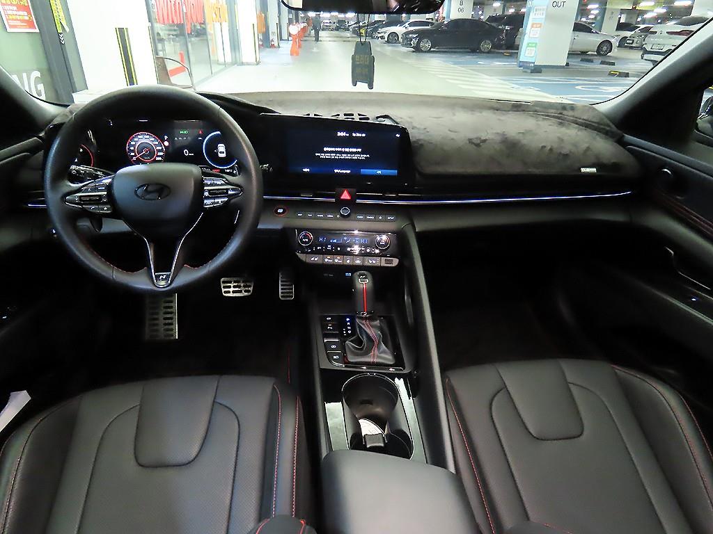 HYUNDAI Avante - Vista 10