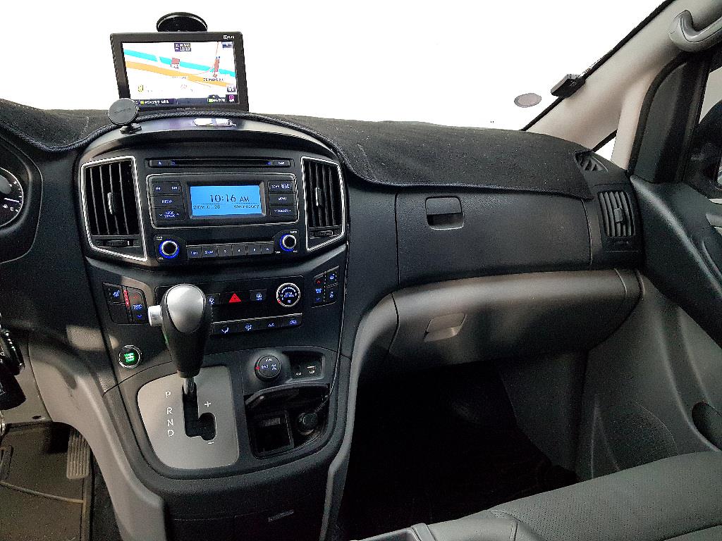 HYUNDAI Starex - Vista 9