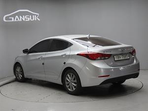 HYUNDAI Avante - Vista 6