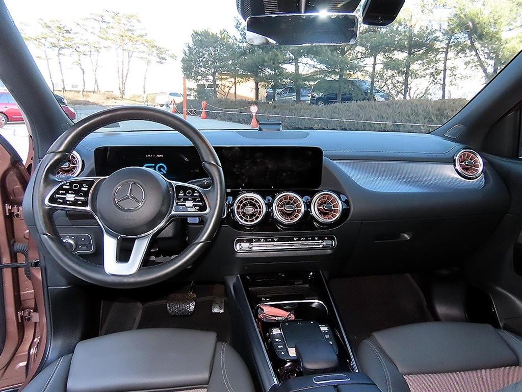 Mercedes Benz EQA - Vista 7