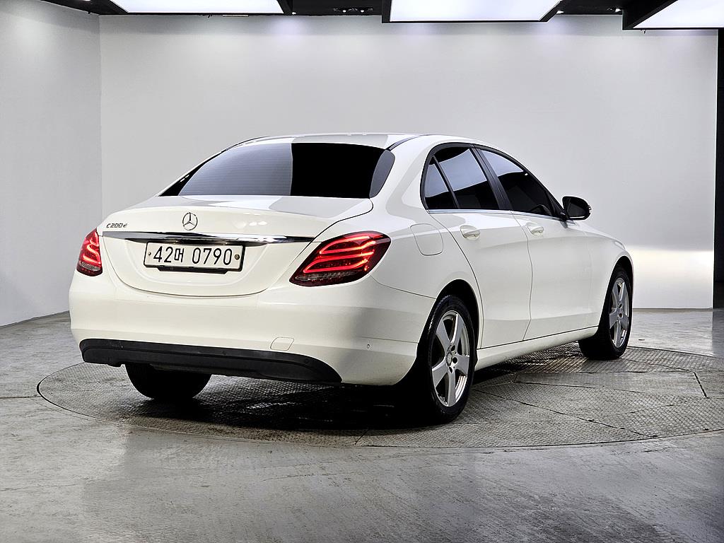Mercedes Benz C Class - Vista 4