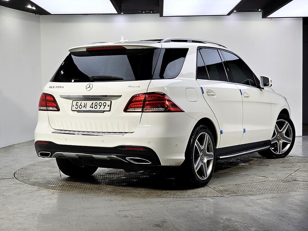 Mercedes Benz GLE Class - Vista 4