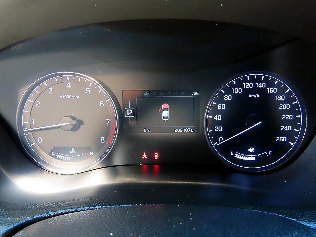 HYUNDAI Genesis - Vista 9