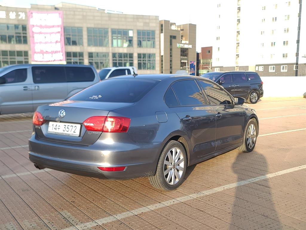 Volkswagen Jetta - Vista 4