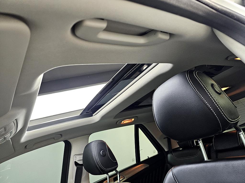 Mercedes Benz GLE Class - Vista 12