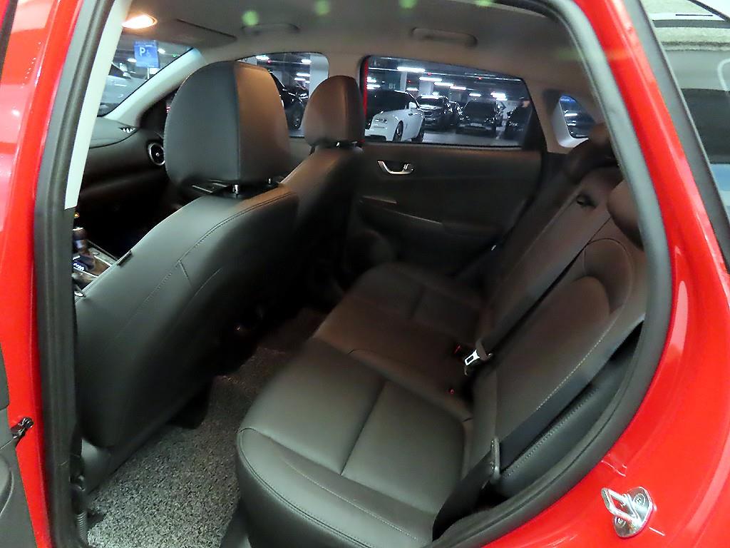 HYUNDAI Kona - Vista 7