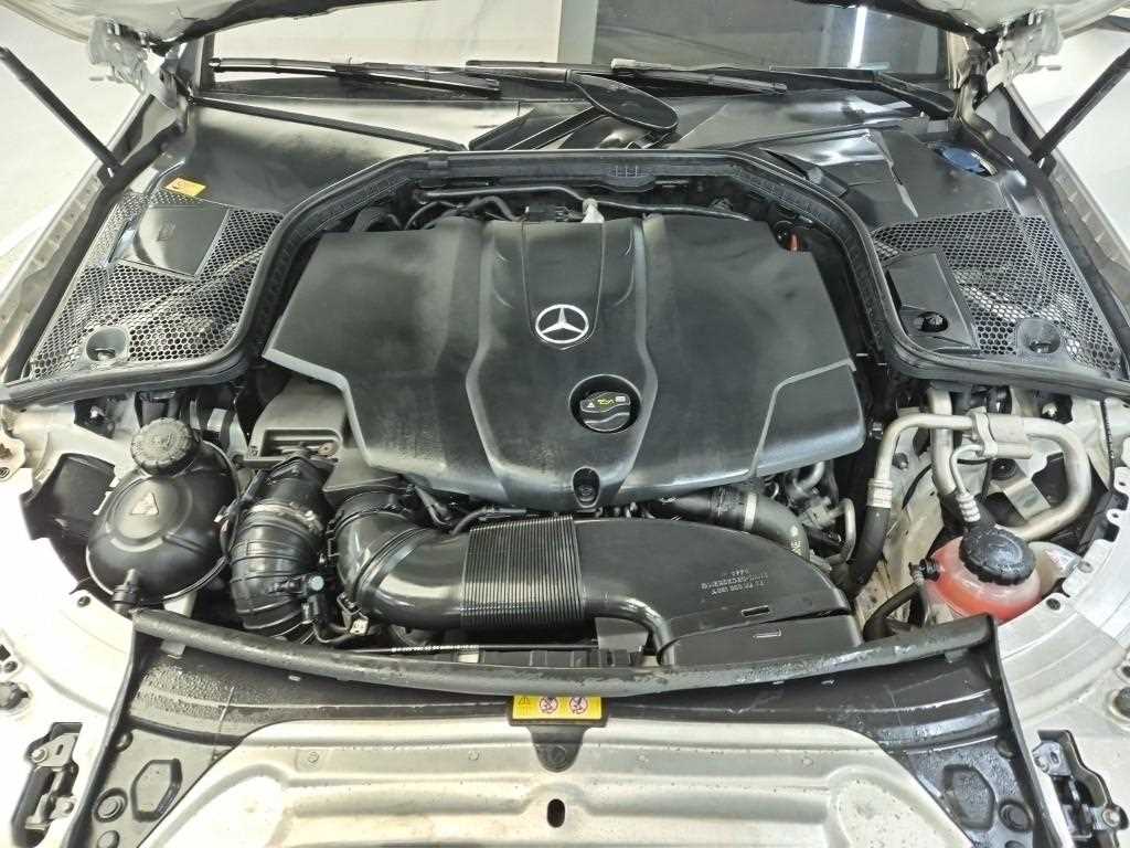 Mercedes Benz C Class - Vista 5