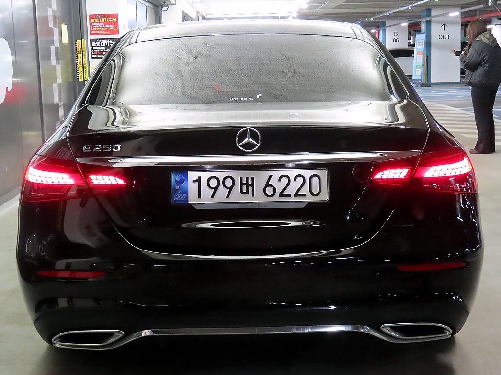 Mercedes Benz E class - Vista 5