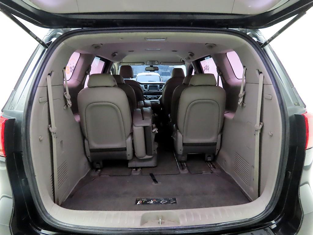 KIA Carnival - Vista 5