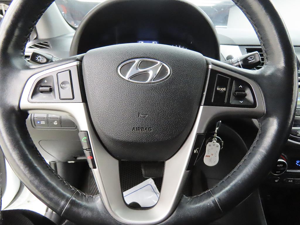 HYUNDAI Accent - Vista 10