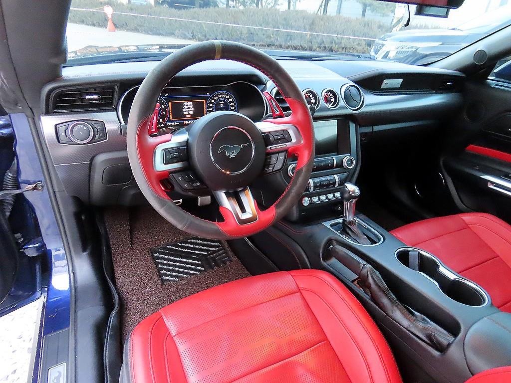 Ford Mustang - Vista 7