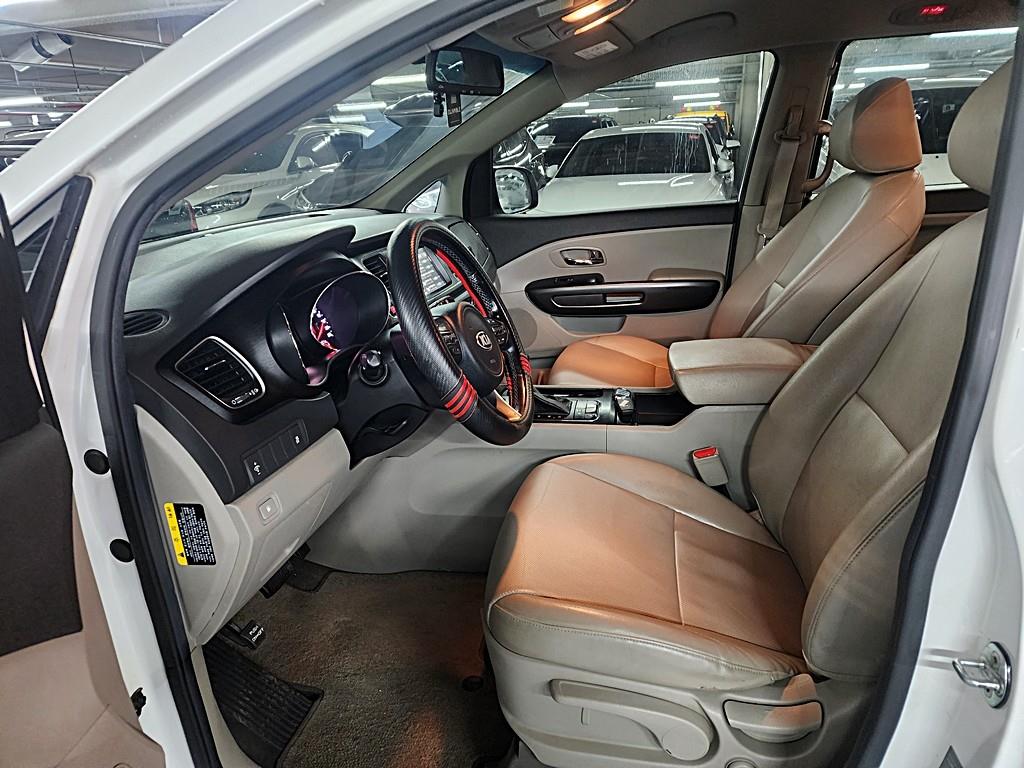 KIA Carnival - Vista 7