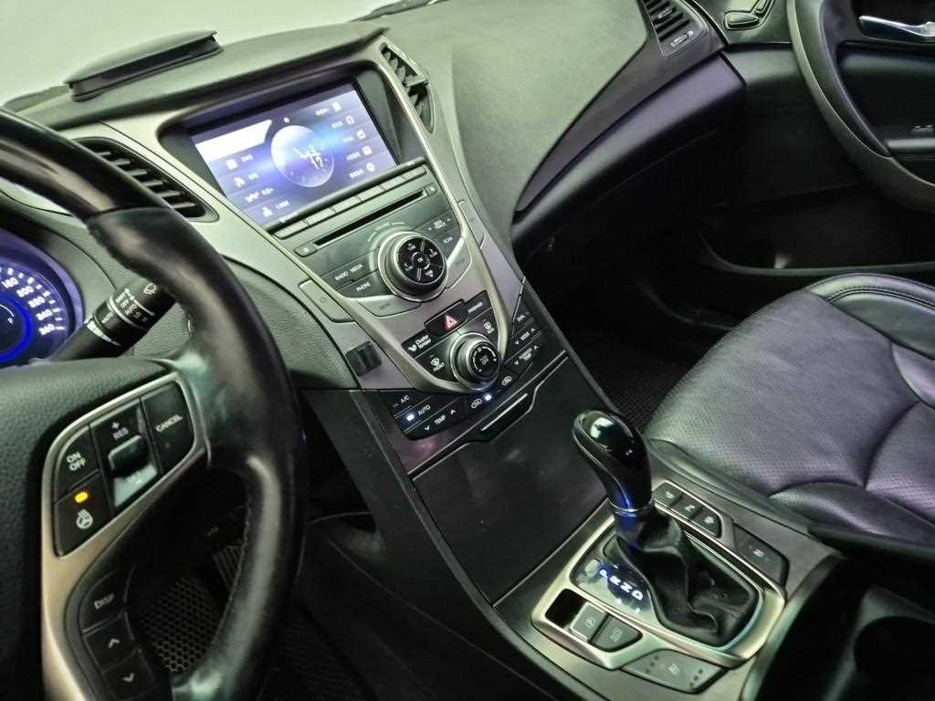 HYUNDAI Grandeur - Vista 10