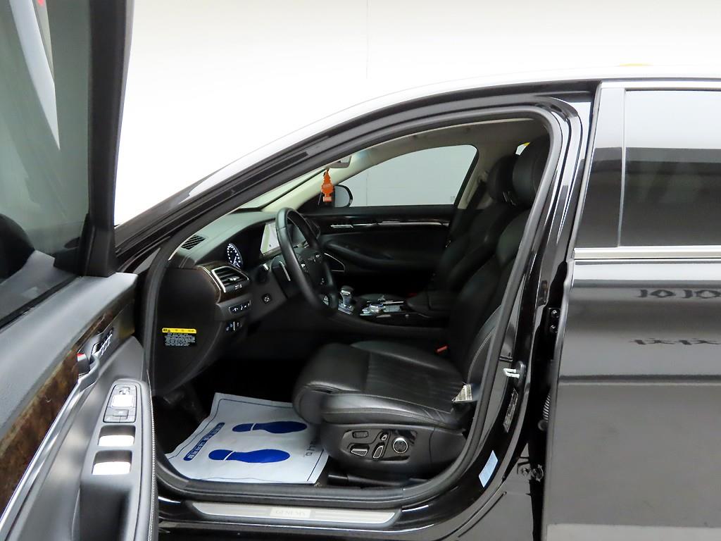 Genesis G90 - Vista 12