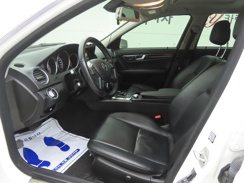 Mercedes Benz C Class - Vista 5