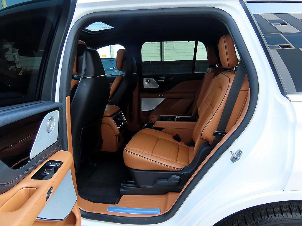 Lincoln Aviator - Vista 6