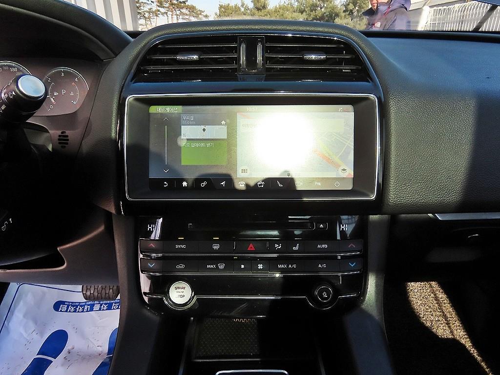 Jaguar F-PACE - Vista 12