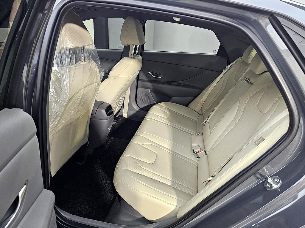 HYUNDAI Avante - Vista 9