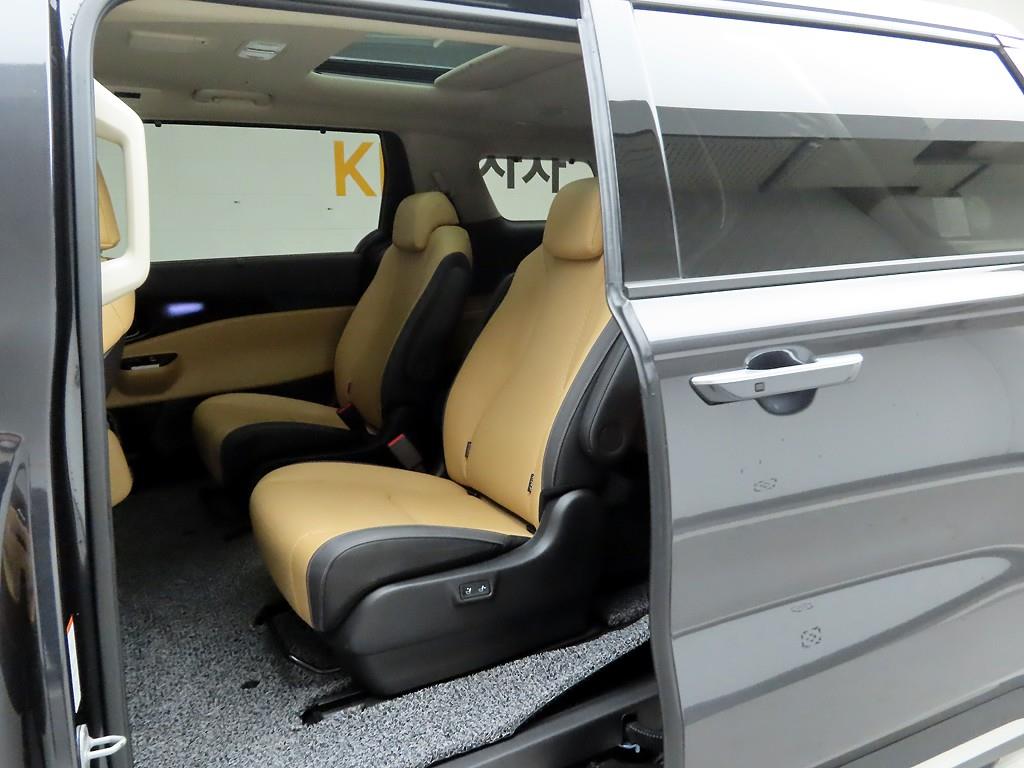 KIA Carnival - Vista 12