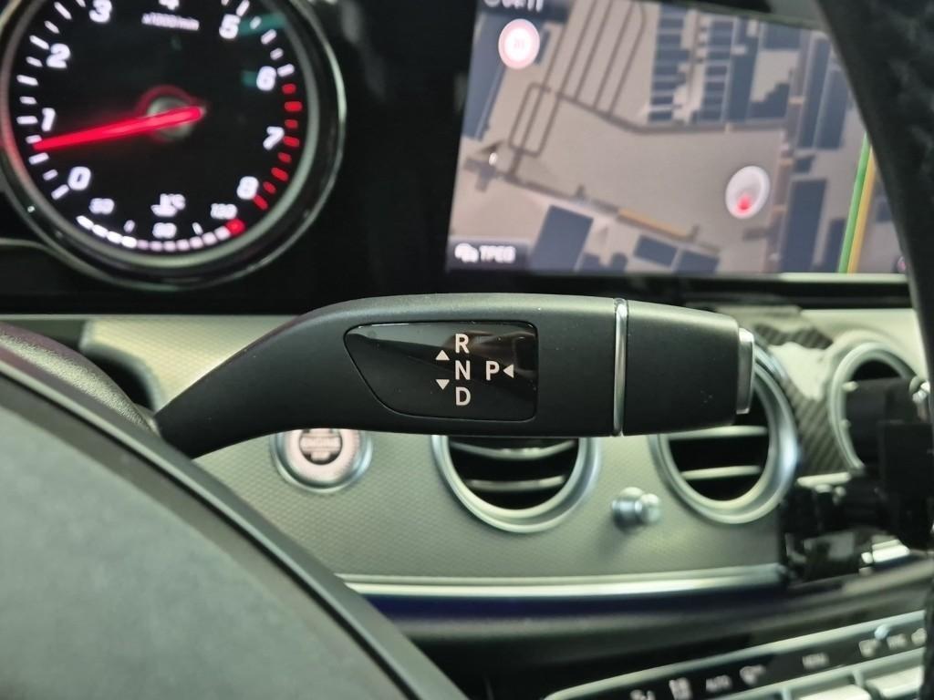 Mercedes Benz E class - Vista 8