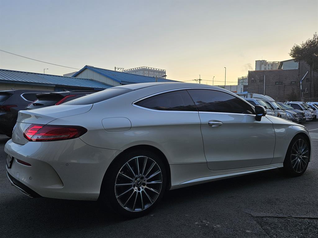 Mercedes Benz C Class - Vista 4