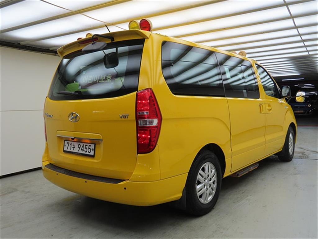 HYUNDAI Starex - Vista 4