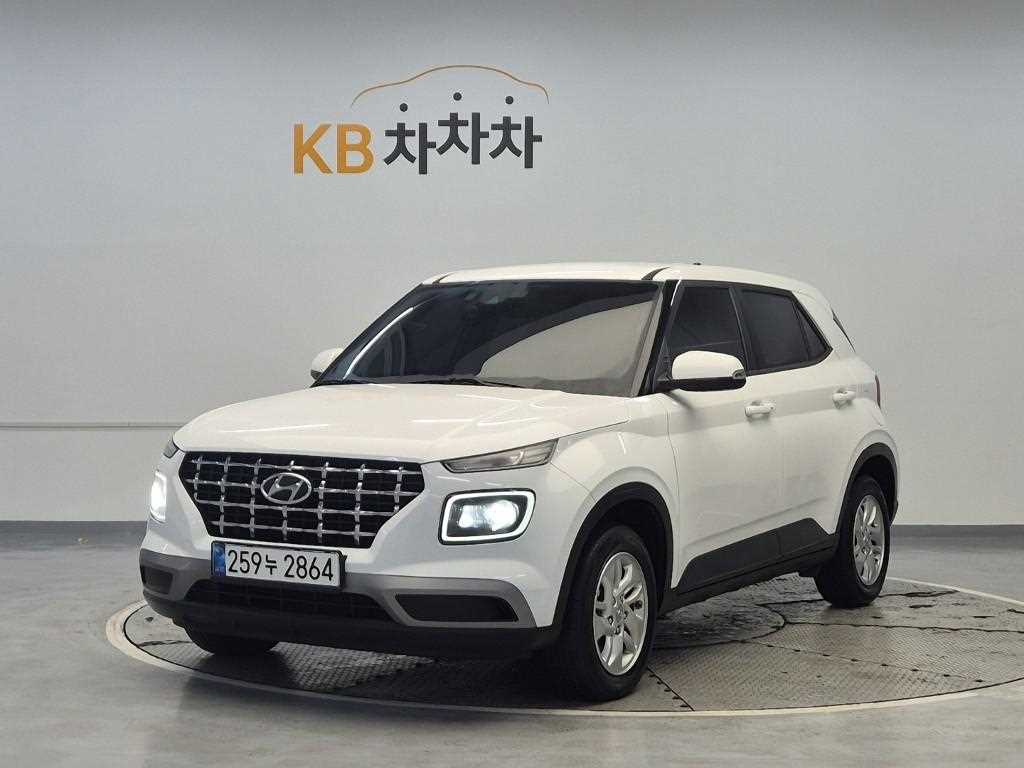 HYUNDAI Venue