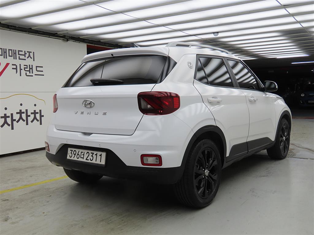HYUNDAI Venue - Vista 4