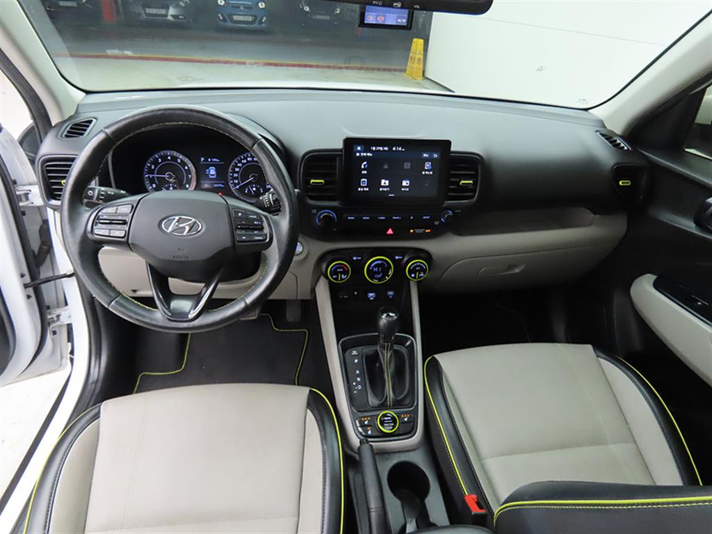 HYUNDAI Venue - Vista 7