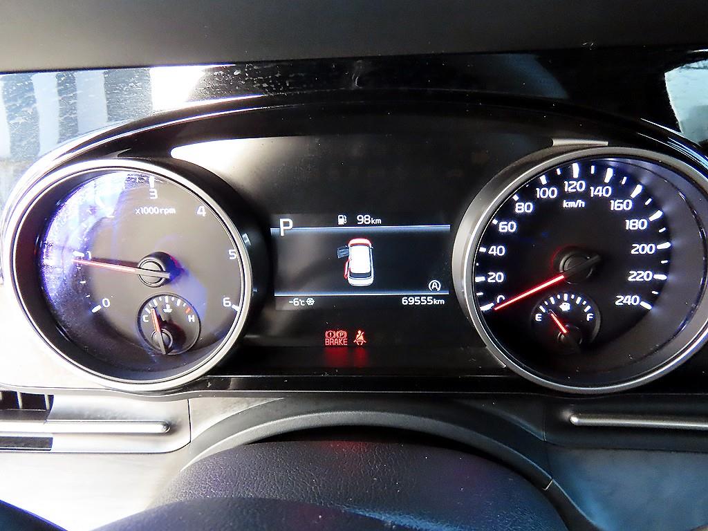 KIA Carnival - Vista 10