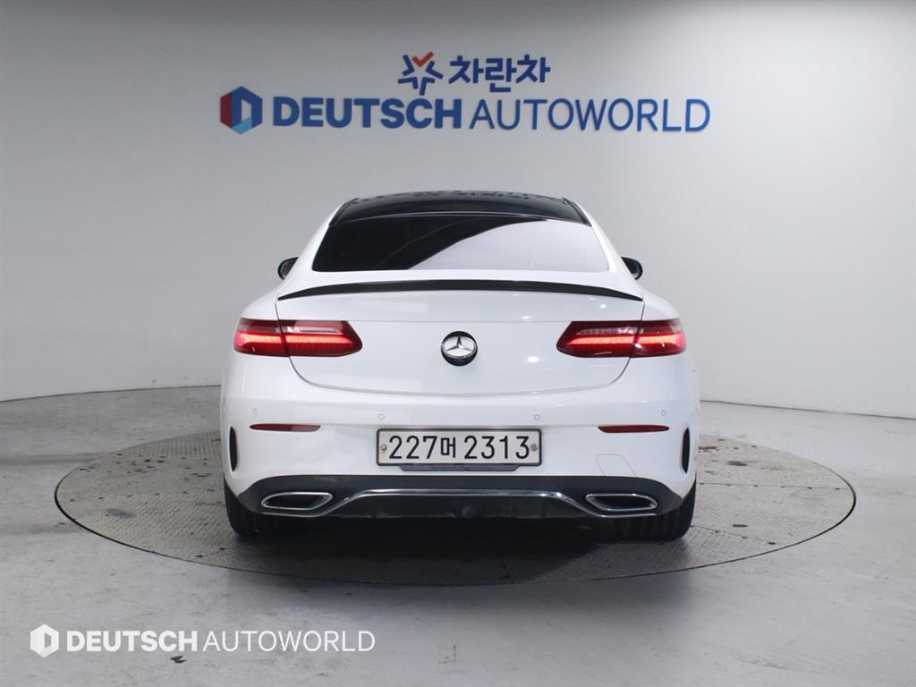 Mercedes Benz E class - Vista 4