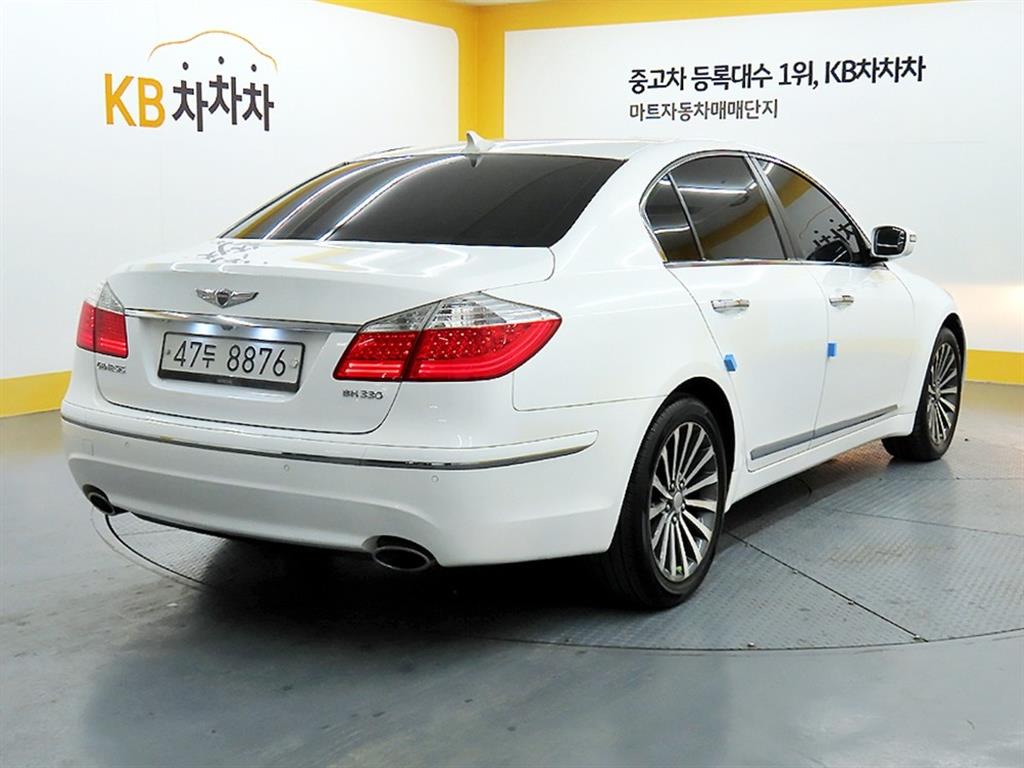 HYUNDAI Genesis - Vista 4