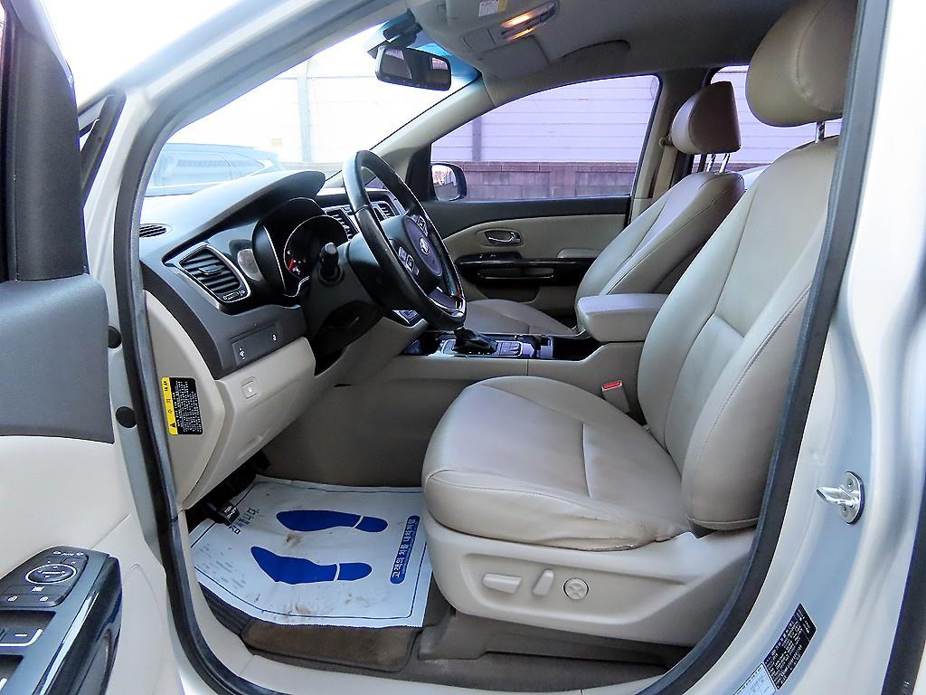 KIA Carnival - Vista 5