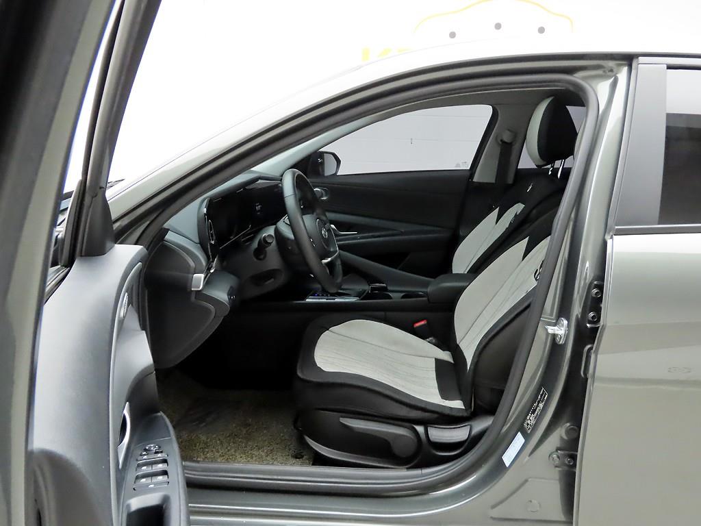 HYUNDAI Avante - Vista 12