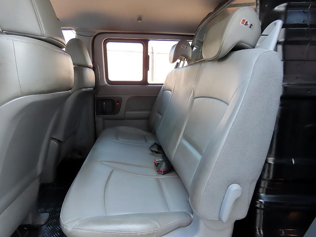 HYUNDAI Starex - Vista 6