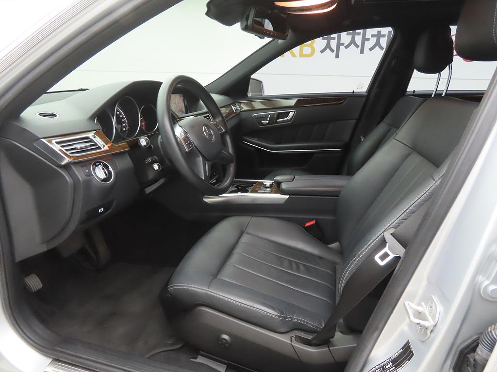 Mercedes Benz E class - Vista 5