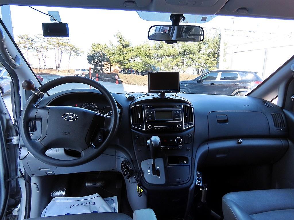 HYUNDAI Starex - Vista 7