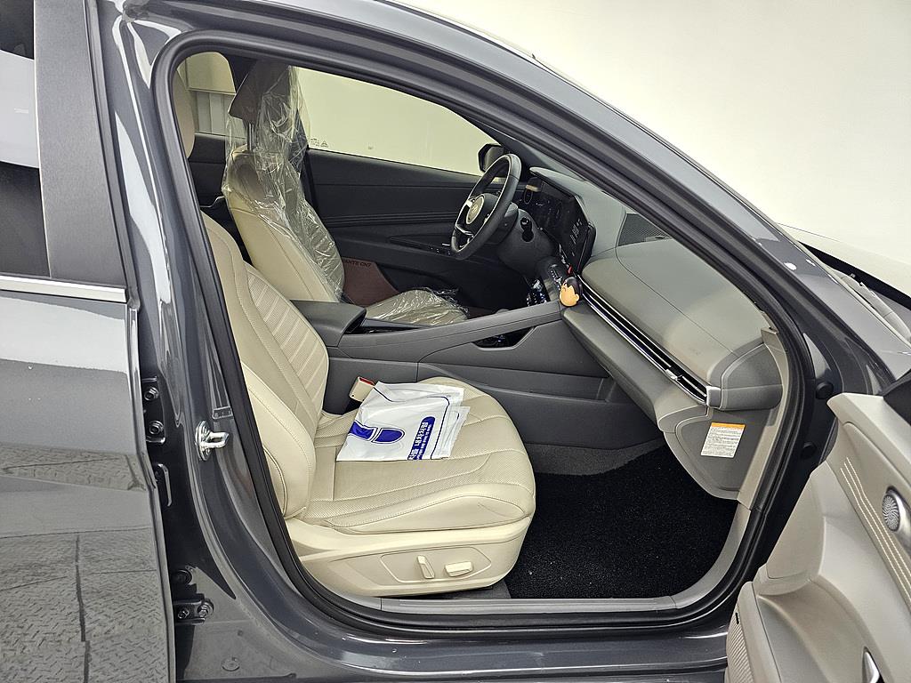 HYUNDAI Avante - Vista 11