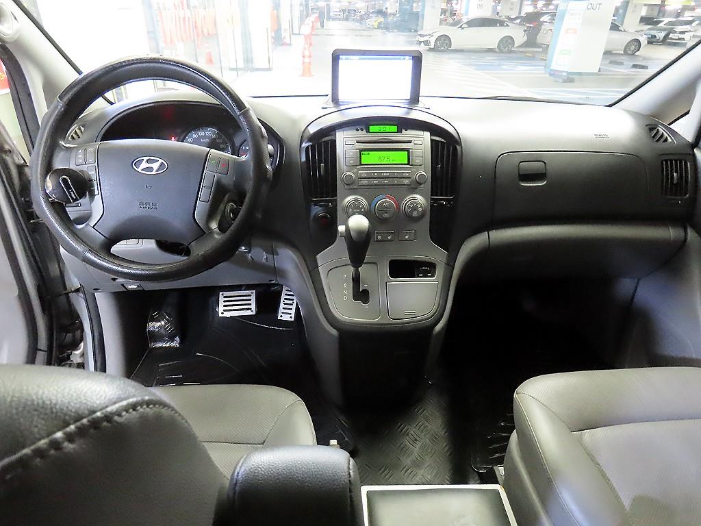 HYUNDAI Starex - Vista 10