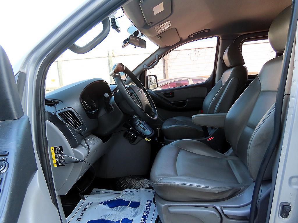 HYUNDAI Starex - Vista 5