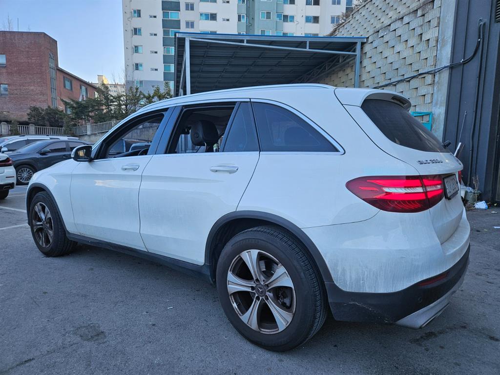 Mercedes Benz GLC Class - Vista 6