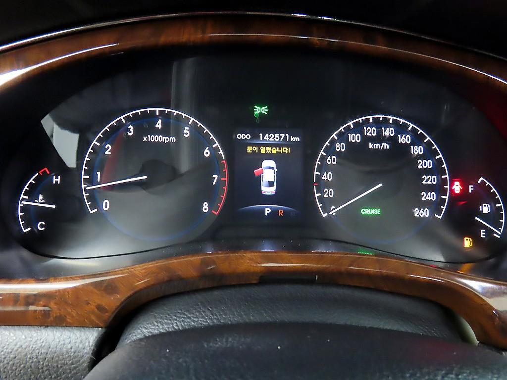 HYUNDAI Genesis - Vista 8