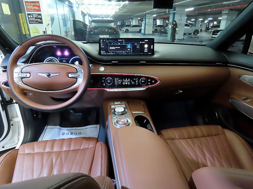 Genesis GV70 - Vista 10