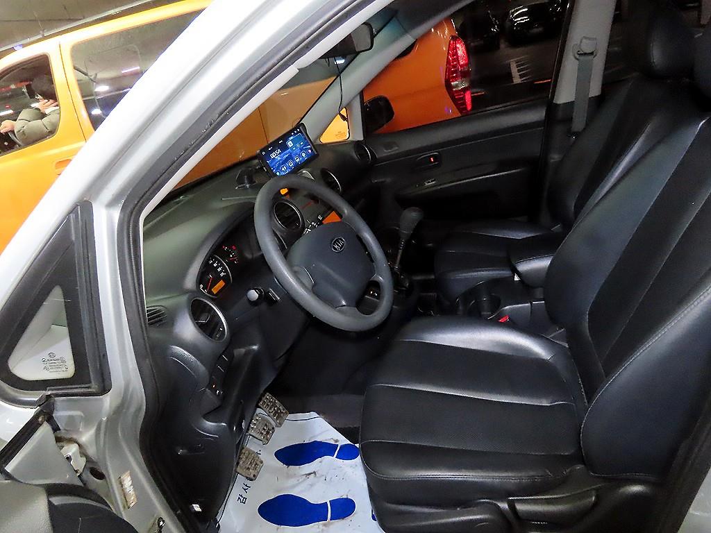 KIA Carens - Vista 6