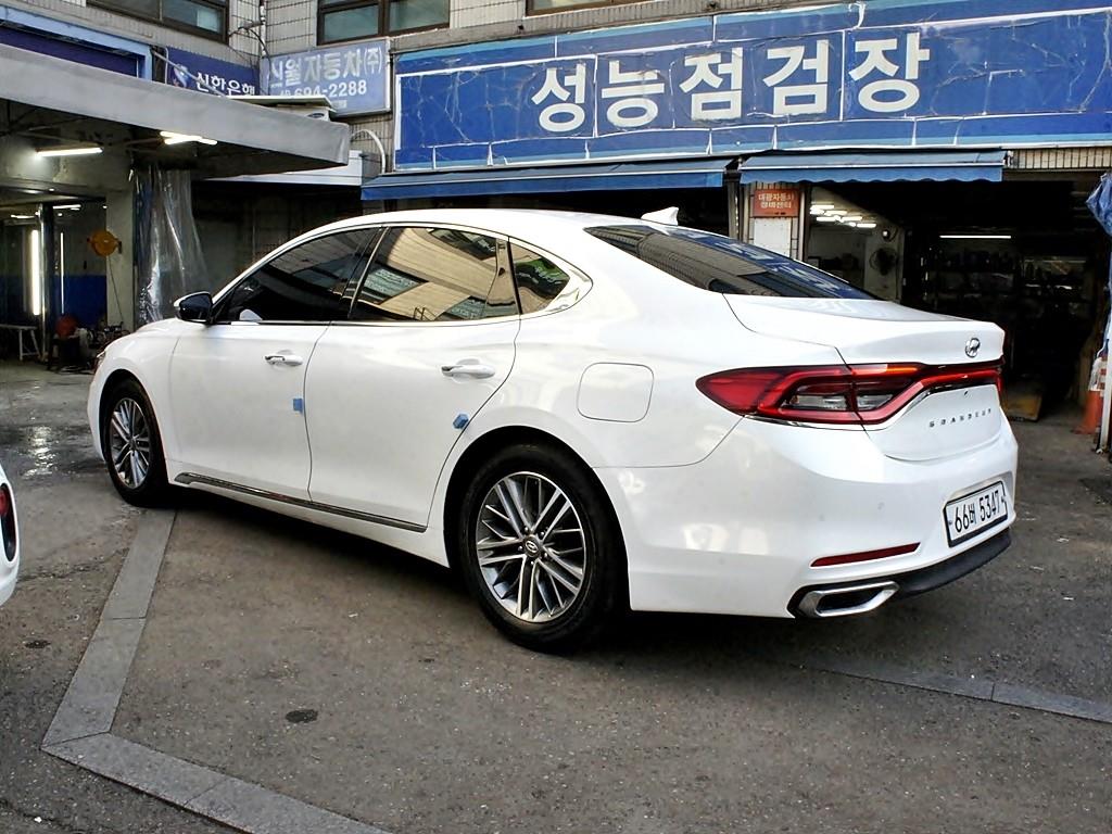 HYUNDAI Grandeur - Vista 7
