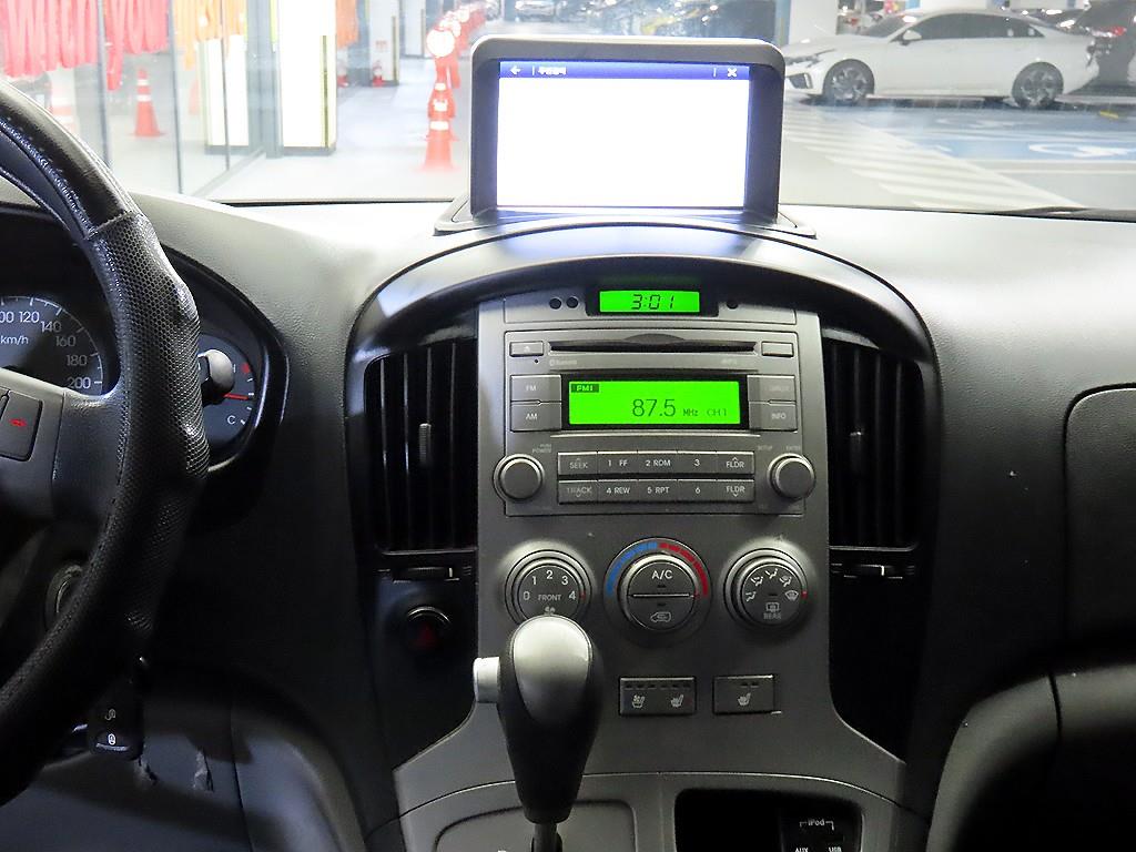 HYUNDAI Starex - Vista 11