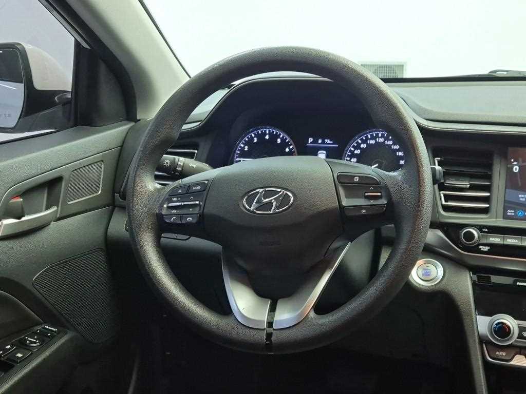 HYUNDAI Avante - Vista 9